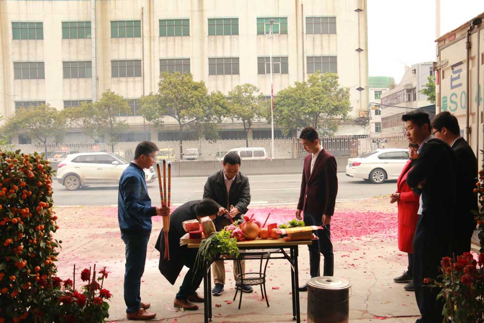 開年啦，開工大吉，祝大家狗年旺旺旺