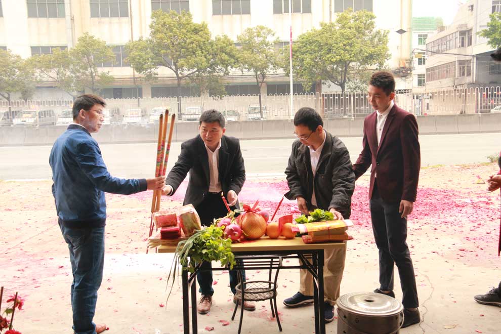 開年啦，開工大吉，祝大家狗年旺旺旺