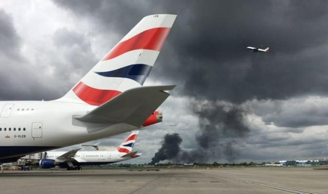 國際空運到英國注意了,英國希思羅機場附近發(fā)生爆炸,滾滾濃煙！