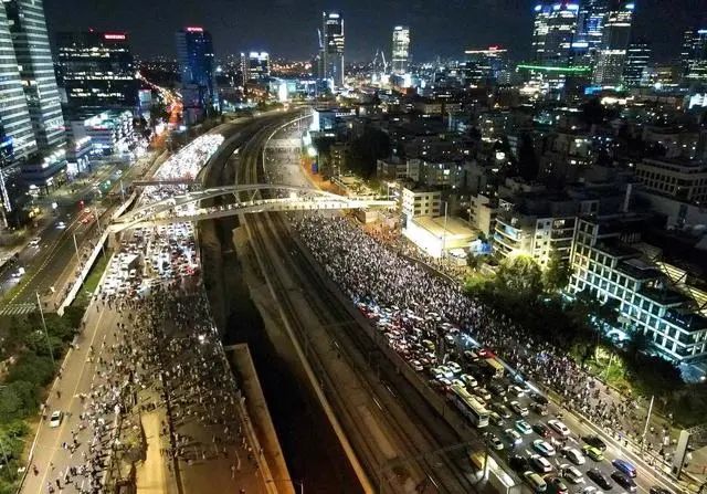 以色列爆發(fā)大規(guī)模抗議！超60萬(wàn)人走